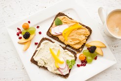 Pular o café da manhã dobra o risco de arteriosclerose, diz estudo